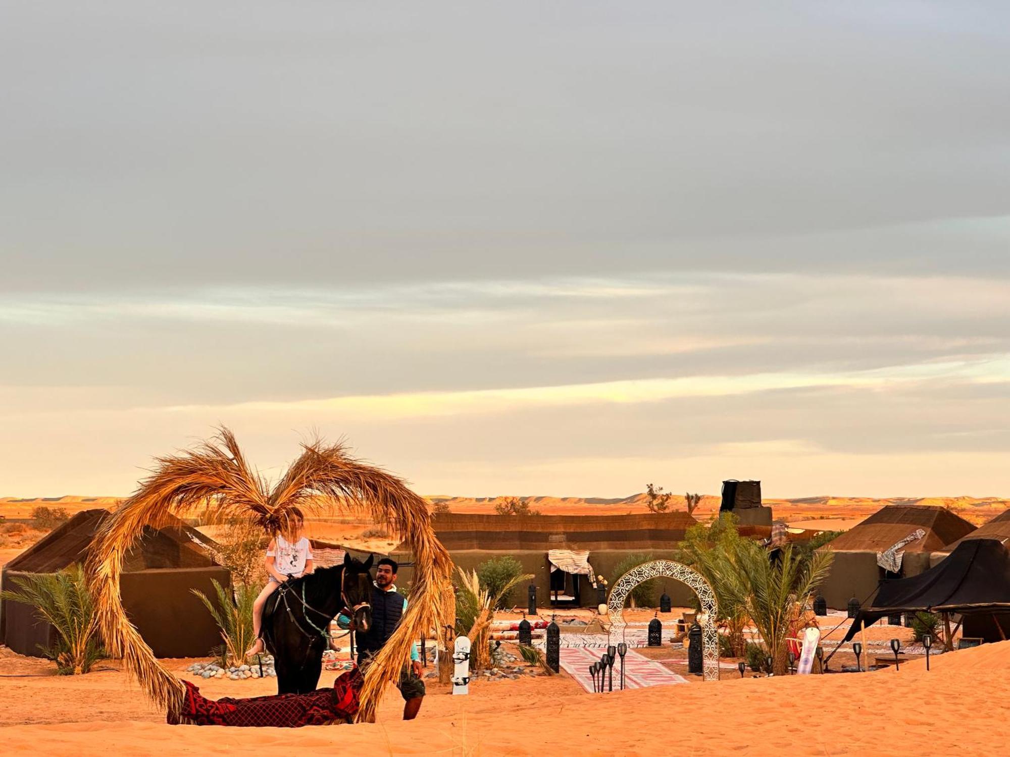 Sahara Wellness Camp Bed & Breakfast เมอร์ซูกา ภายนอก รูปภาพ